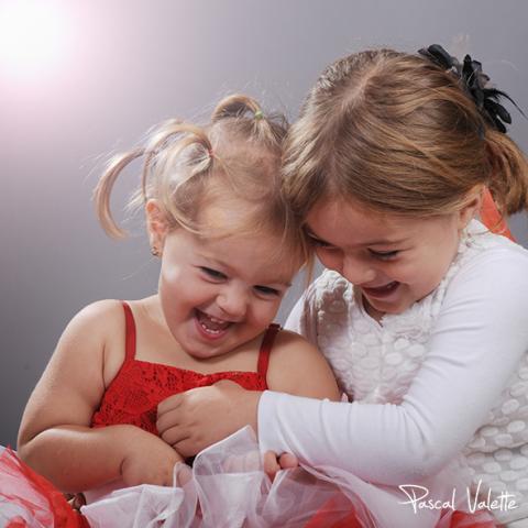 Portrait naturel d'enfants réalisé par un photgraphe professionnel en studio à Montpellier