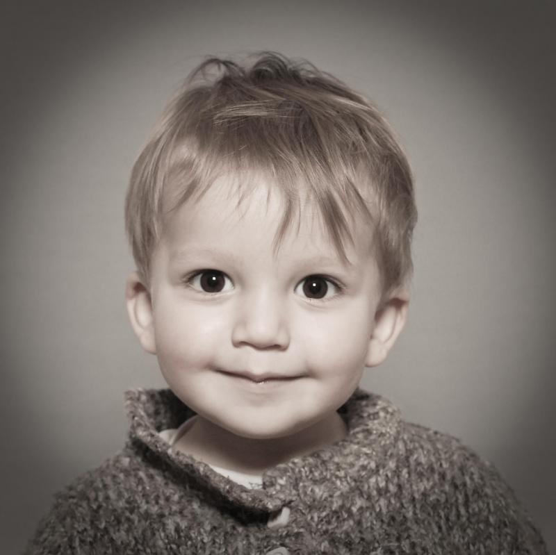 photographe naissance montpellier, photographe bébé montpellier, photo enfant montpellier, photographe enfant montpellier, shooting enfants montpellier,séance enfants montpellier, studio enfant montpellier, Portrait d'un jeune enfant réalisé en studio par Pascal Valette